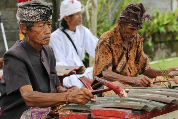 Jenis Baju  Adat  Yogyakarta  Pria  dan  Wanita  KICK 
